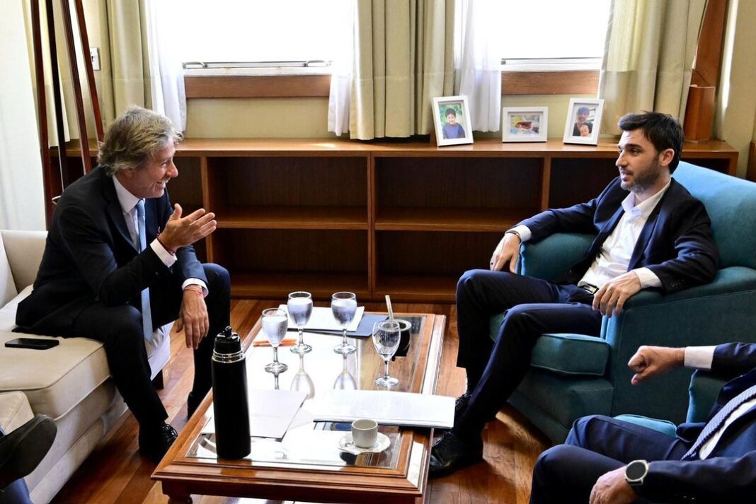 Gobernador Ignacio Torres en reunión de trabajo con el ministro de Justicia de la Nación.