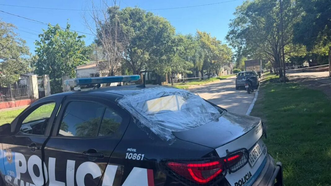 Ilustración de un entorno escolar con tonos neutros