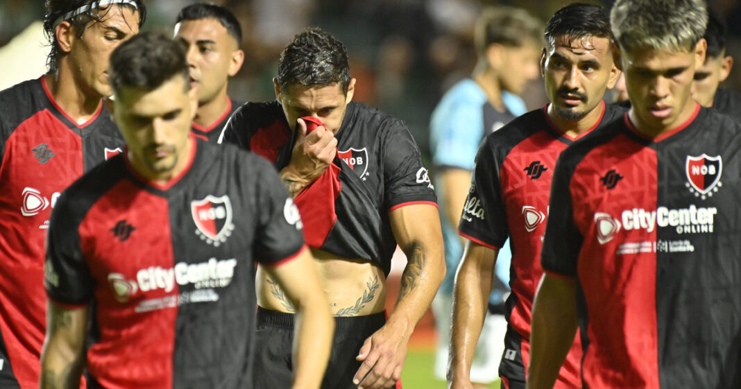 Frank Darío Kudelka, entrenador de Newell's Old Boys, durante un partido.